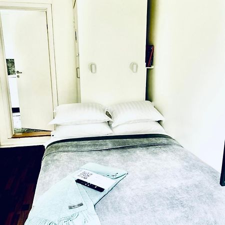 Studio 104- Free Parking Onsite -Private Entrance Рейкьявик Экстерьер фото