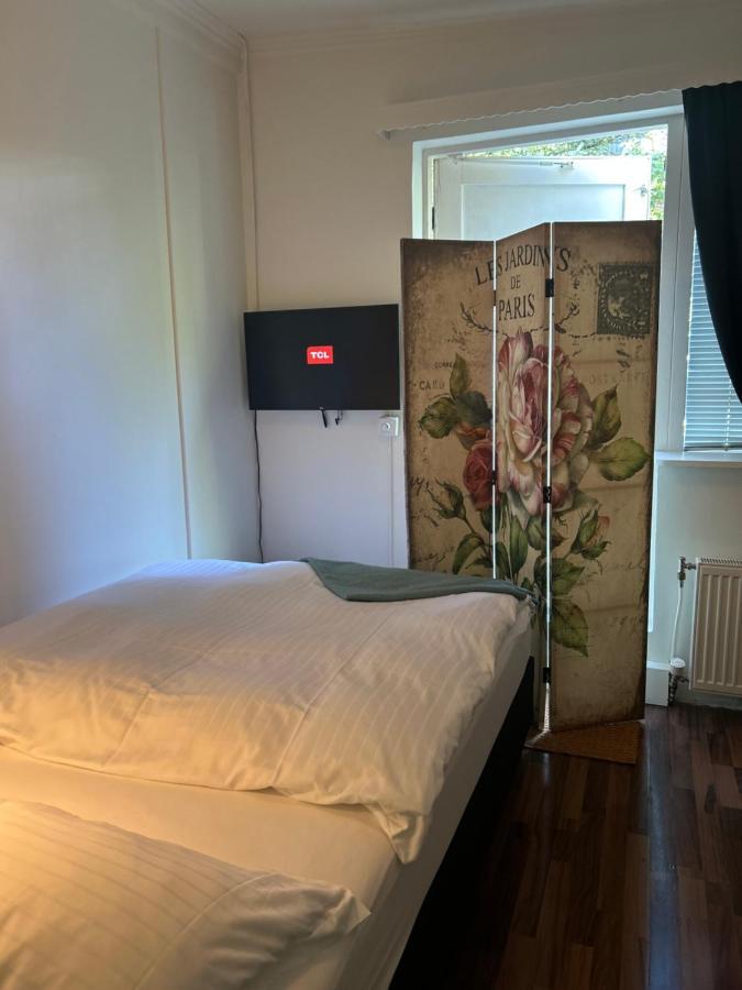 Studio 104- Free Parking Onsite -Private Entrance Рейкьявик Экстерьер фото
