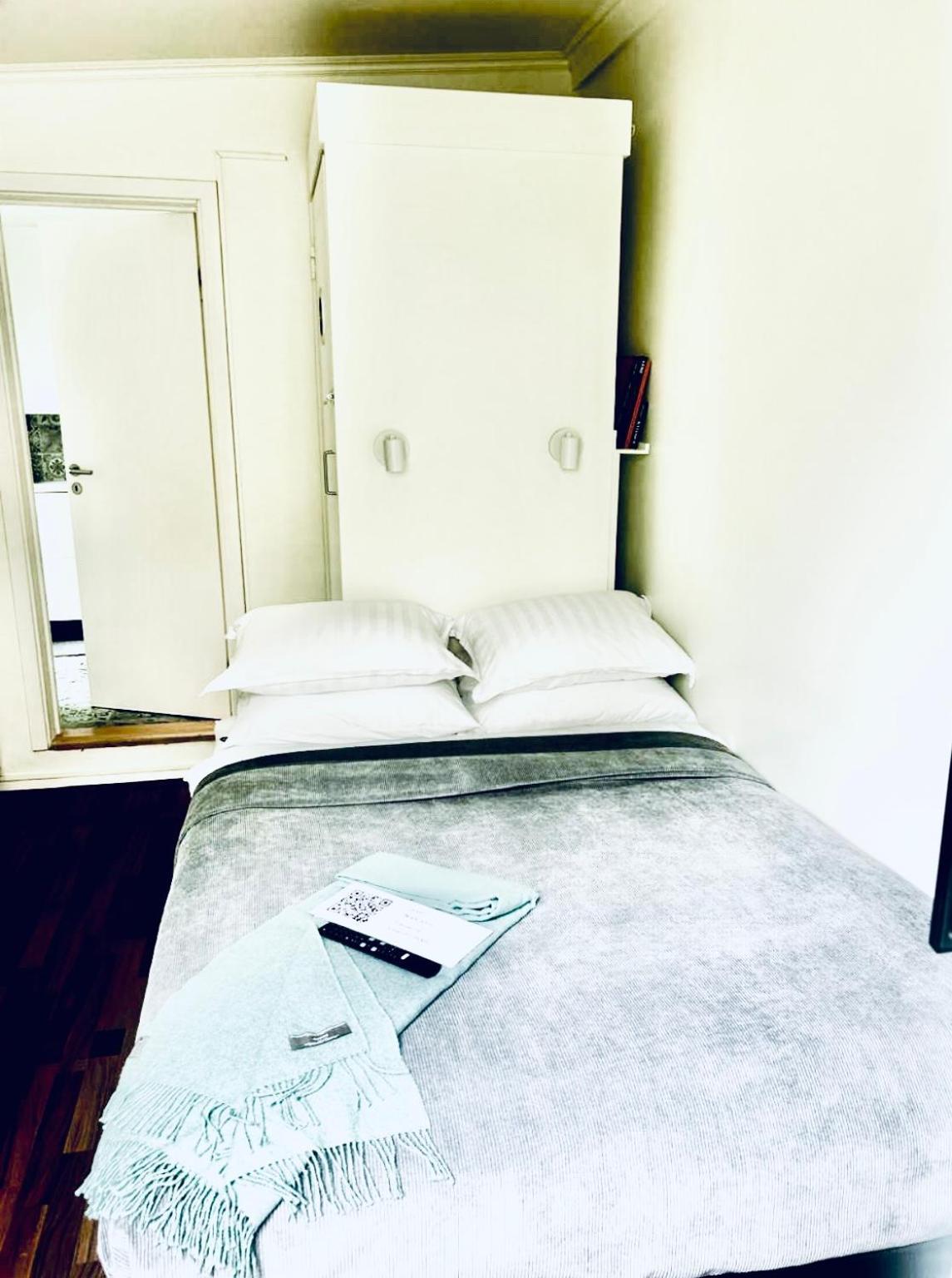 Studio 104- Free Parking Onsite -Private Entrance Рейкьявик Экстерьер фото